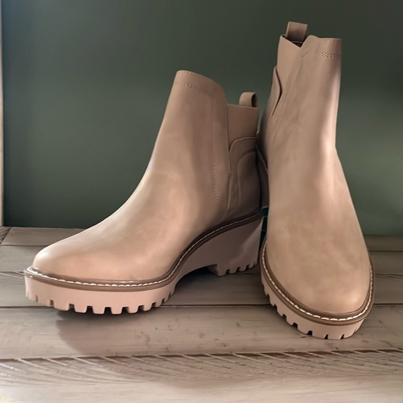 Women’s 2inch heel anklee bootss - Picture 1 of 4